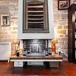 Veeve - Rustic Allure